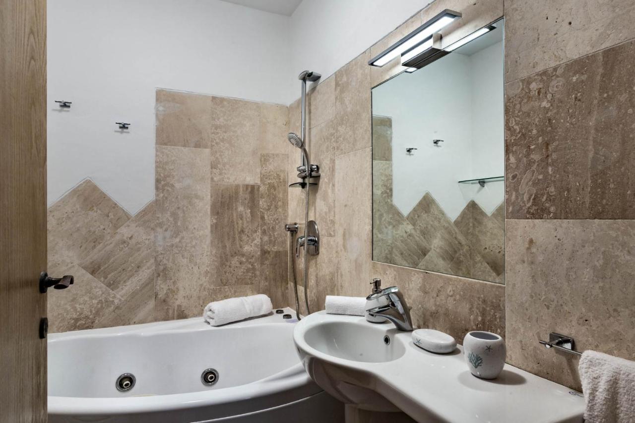 Iconic Luxury Suites Abbiadori Esterno foto