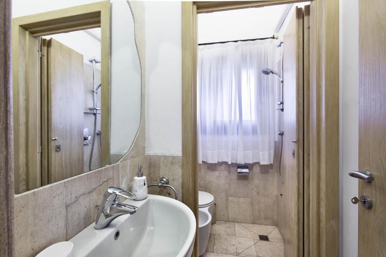 Iconic Luxury Suites Abbiadori Esterno foto