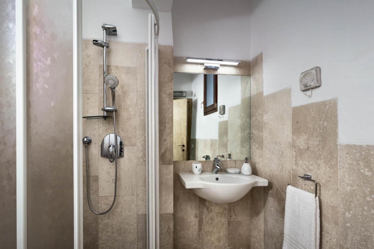 Iconic Luxury Suites Abbiadori Esterno foto